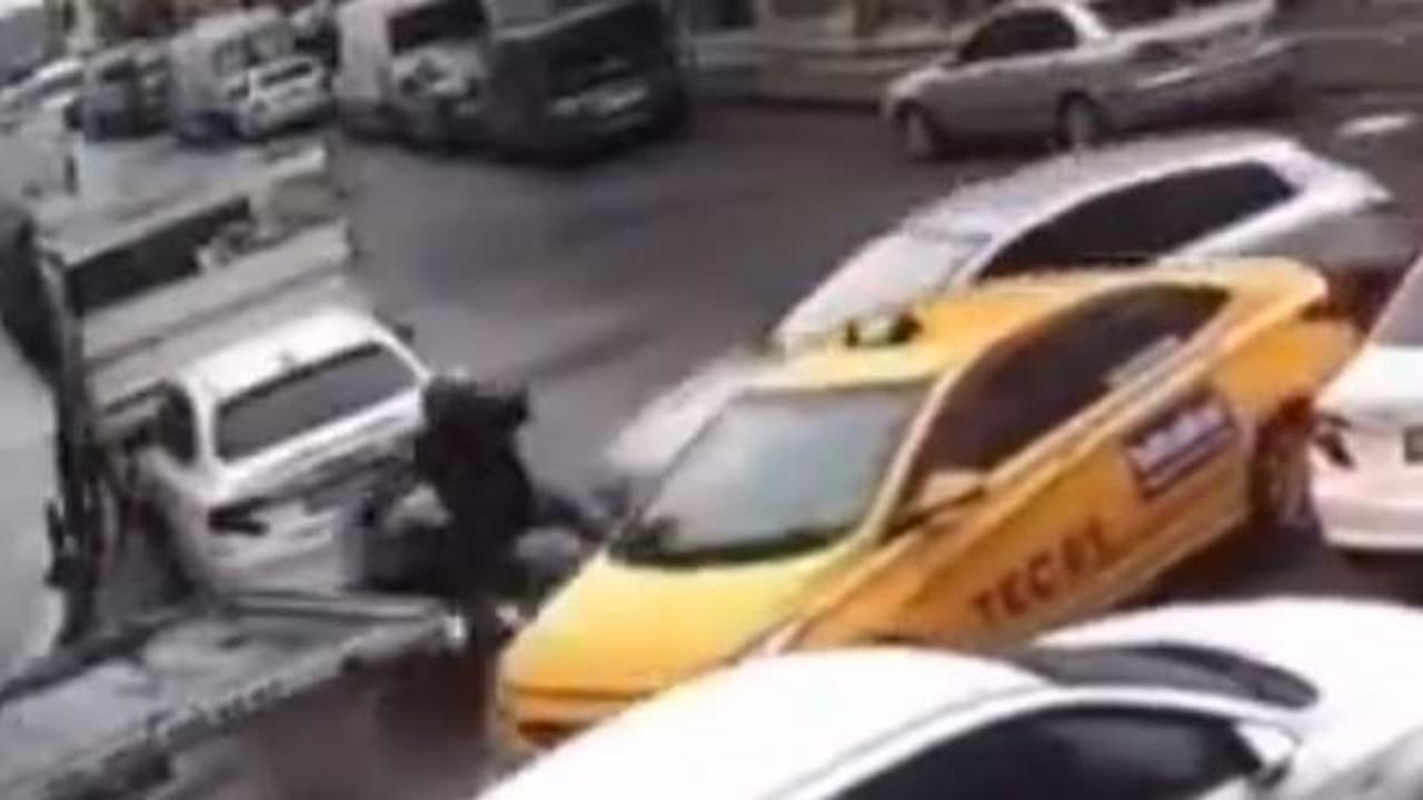 İstanbul'da dehşet anları! Aynasını kıran motokuryeyi aracıyla ezdi