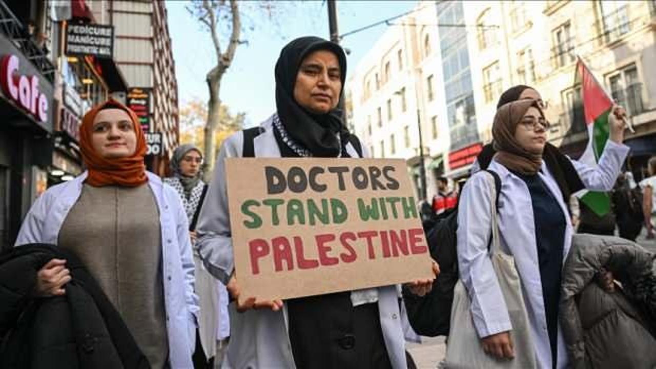 İstanbul'da doktorlardan Gazze için sessiz yürüyüş