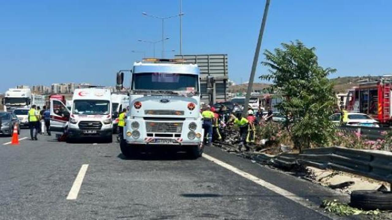 İstanbul'da feci kaza: Lastiği patlayan TIR cipe çarptı: 2 ölü, 4 yaralı