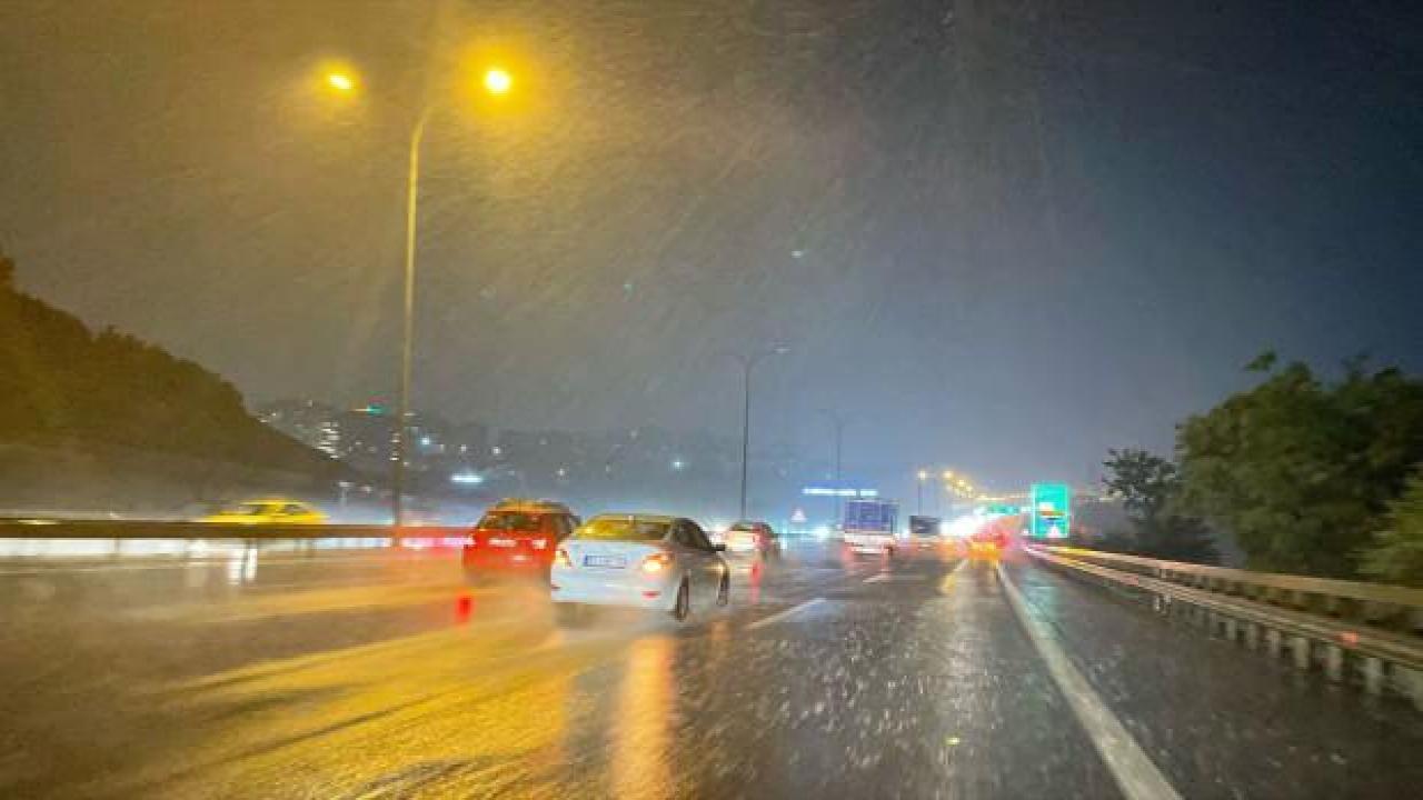 İstanbul'da gök gürültülü sağanak etkili oluyor