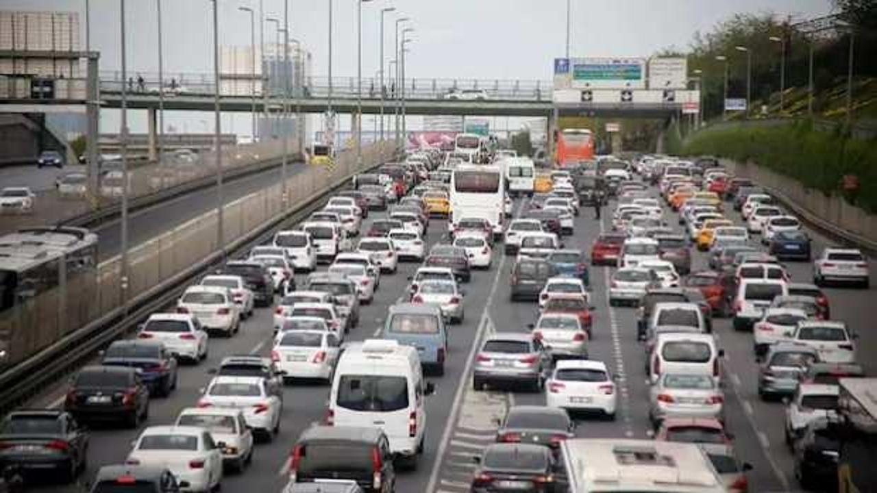 İstanbul'da haftanın ilk iş günü yoğun trafikle başladı