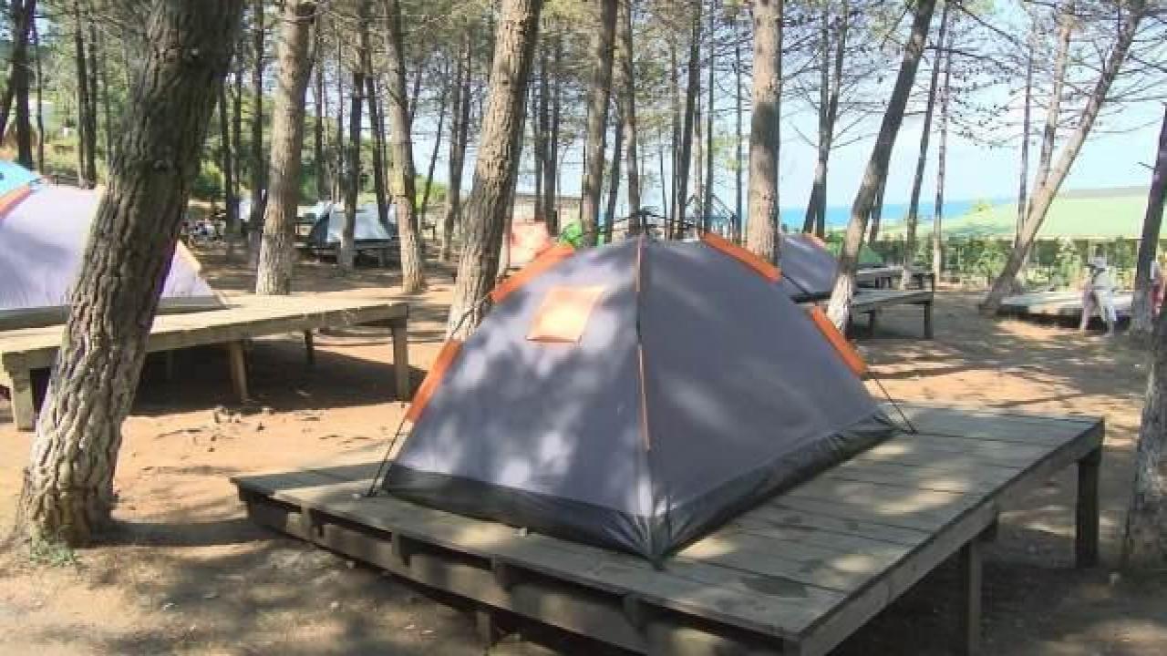 İstanbul'da kalanlar Şile'de otel ve kamp alanlarına akın etti