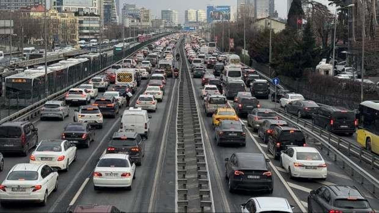 İstanbul'da trafik yoğunluğu yüzde 80'e çıktı