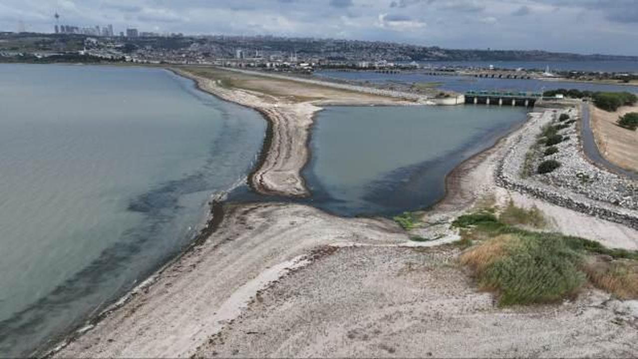 İstanbul'daki Büyükçekmece Gölü'nde çarpıcı görüntüler!