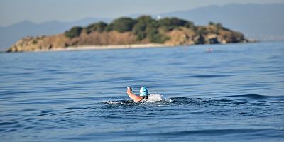 İSTANBULLU YÜZÜCÜLER, OTİZM FARKINDALIĞI İÇİN 5 KİLOMETRE KULAÇ ATTILAR