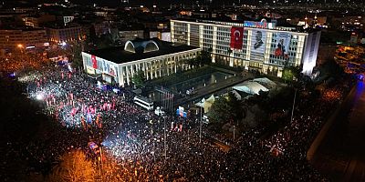 İstanbullular Üçüncü Gününde İmamoğlu'na Destek Veriyor