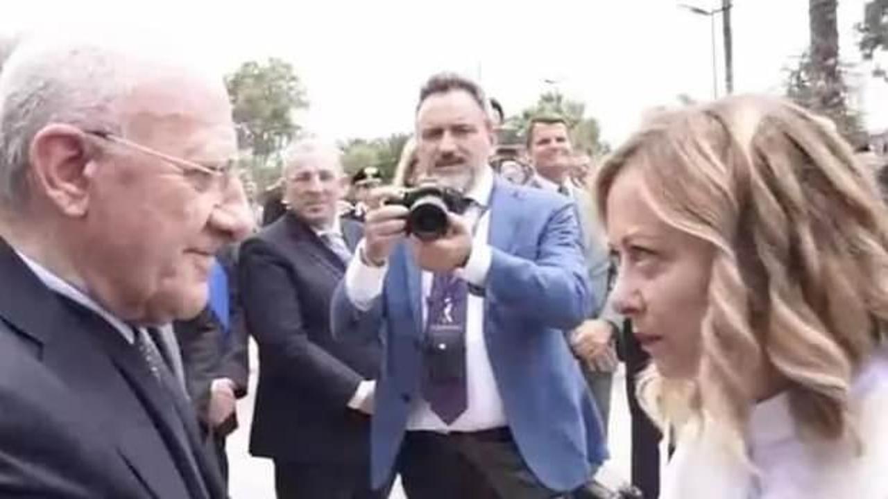İtalya Başbakanı: Sayın Başkan merhaba, ben o k*ltak!