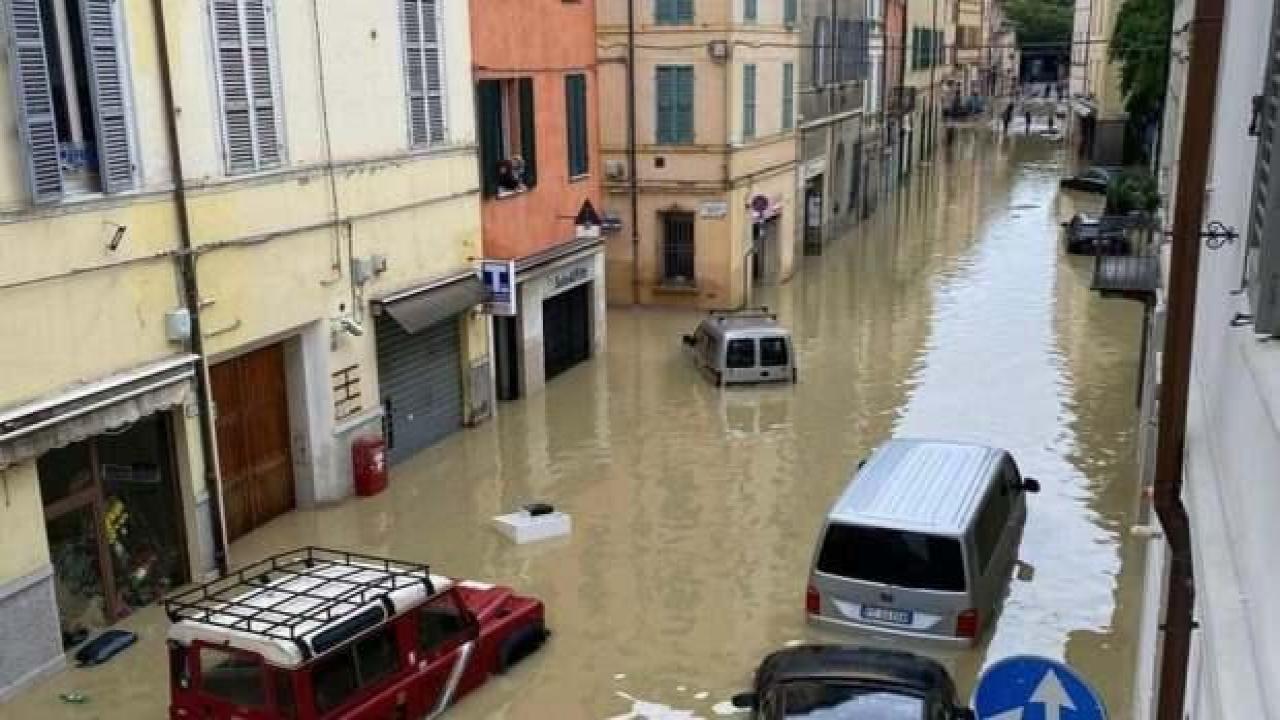 İtalya'da sel: 13 bin kişi tahliye edildi