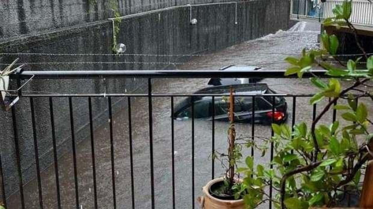 İtalya'da şiddetli yağış sele neden oldu