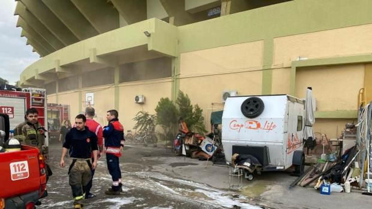 İzmir Atatürk Stadyumu'nun altındaki salonda korkutan yangın