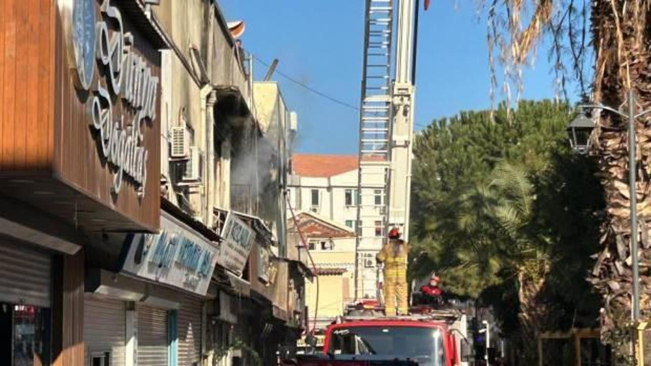 İzmir Kemeraltı Çarşısı'nda çıkan yangın kontrol altına alındı
