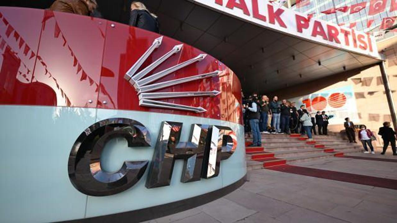 İzmir'de işten çıkarılan belediye işçilerinden CHP Genel Merkezi'ne yürüme kararı