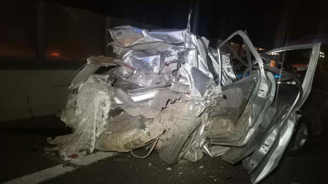 İzmir'de kamyonet otomobile arkadan çarptı: 1 ölü, 2 yaralı