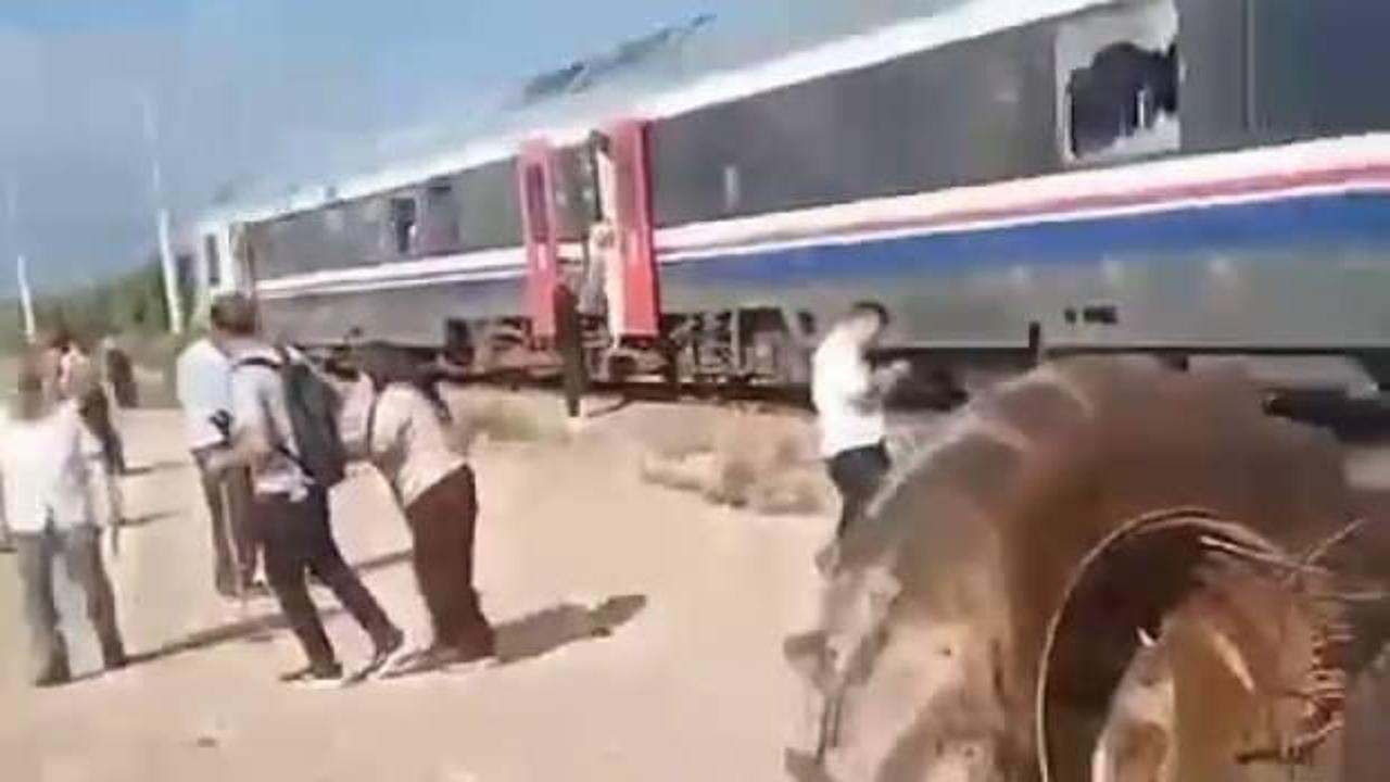 İzmir'de traktör ile tren çarpıştı: 1'i ağır 4 yaralı