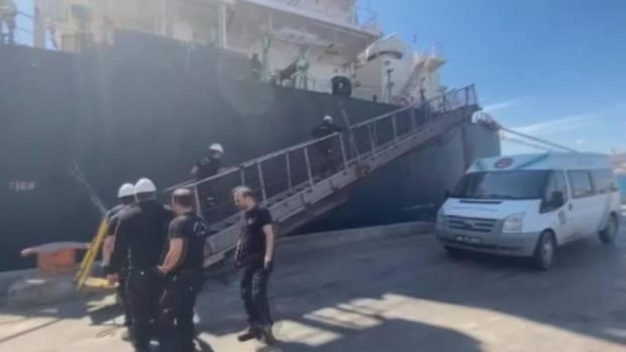 İzmir’de yük gemisine operasyon: 40 ton kaçak akaryakıt ele geçirildi