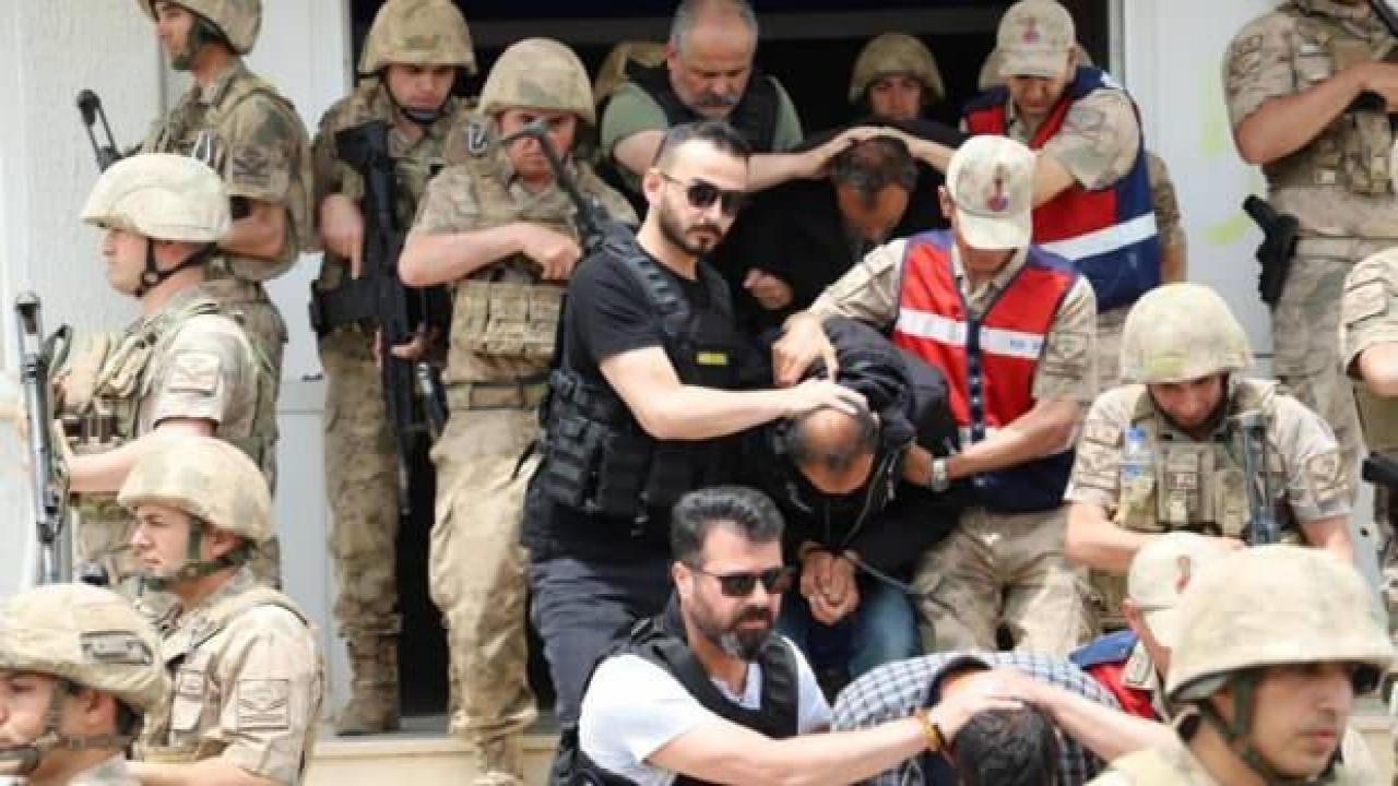 Jandarmadan araçları yağmalayanlara operasyon: 4 tutuklama