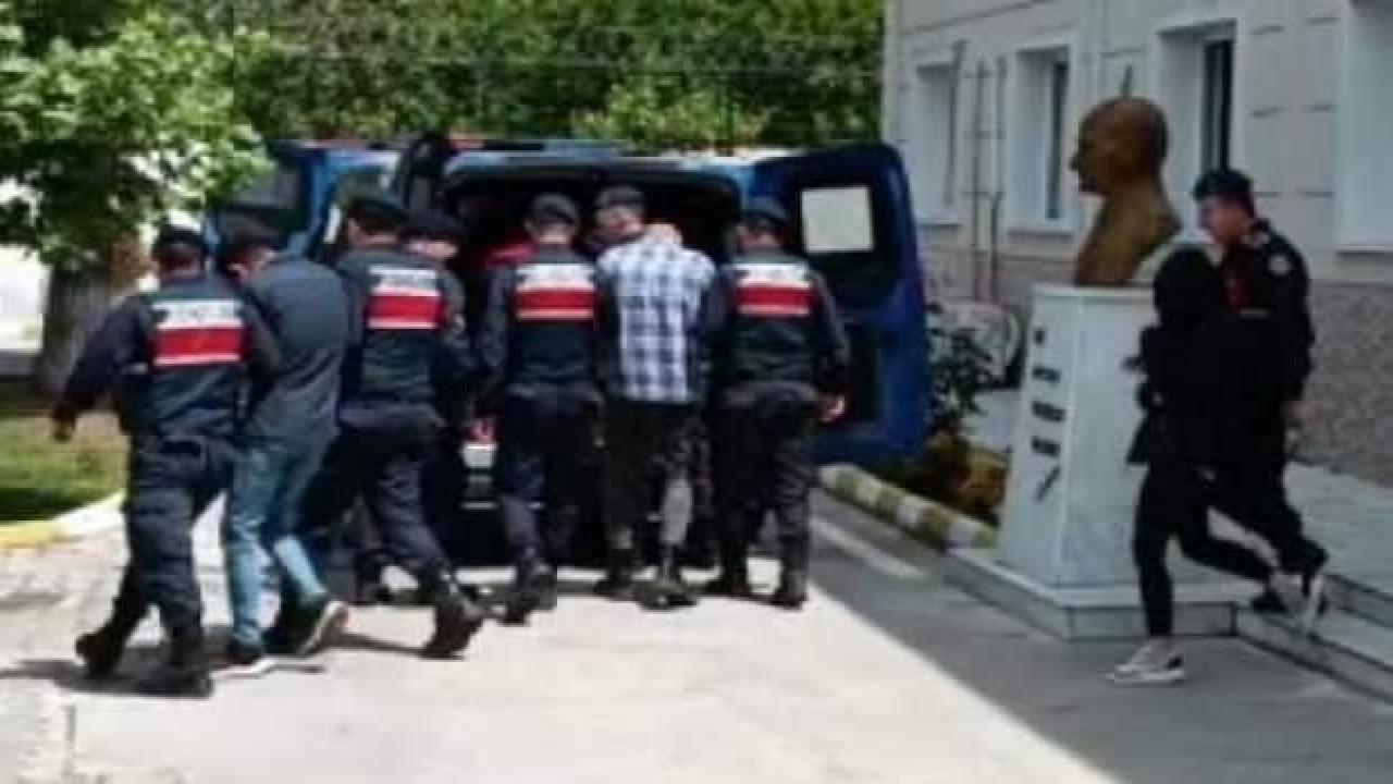 'Jandarmayız' diyerek emekli öğretmeni dolandıran 4 şüpheli yakalandı