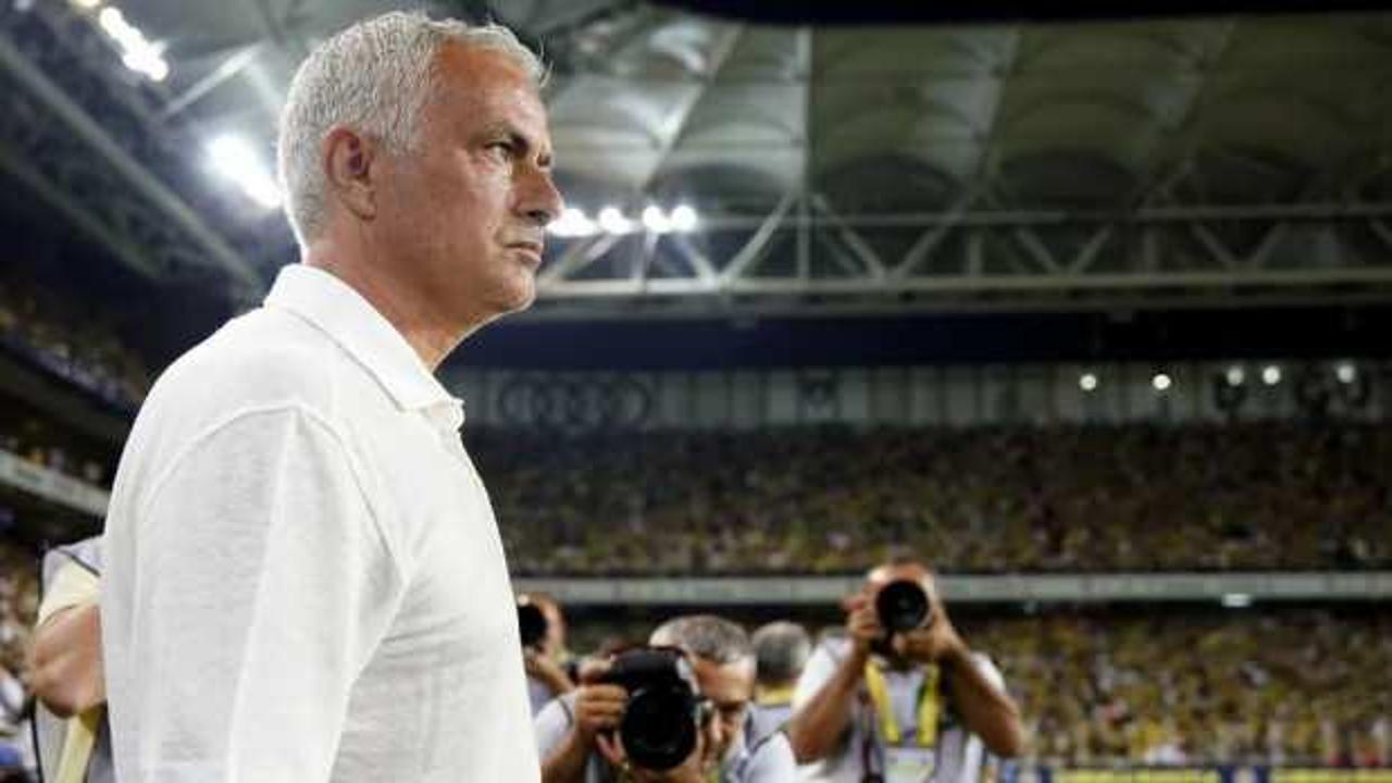 Jose Mourinho Süper Lig'deki ilk kartını gördü