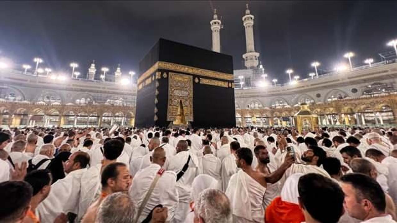 Kabe'de tarihi zirve! Umre rekoru kırıldı