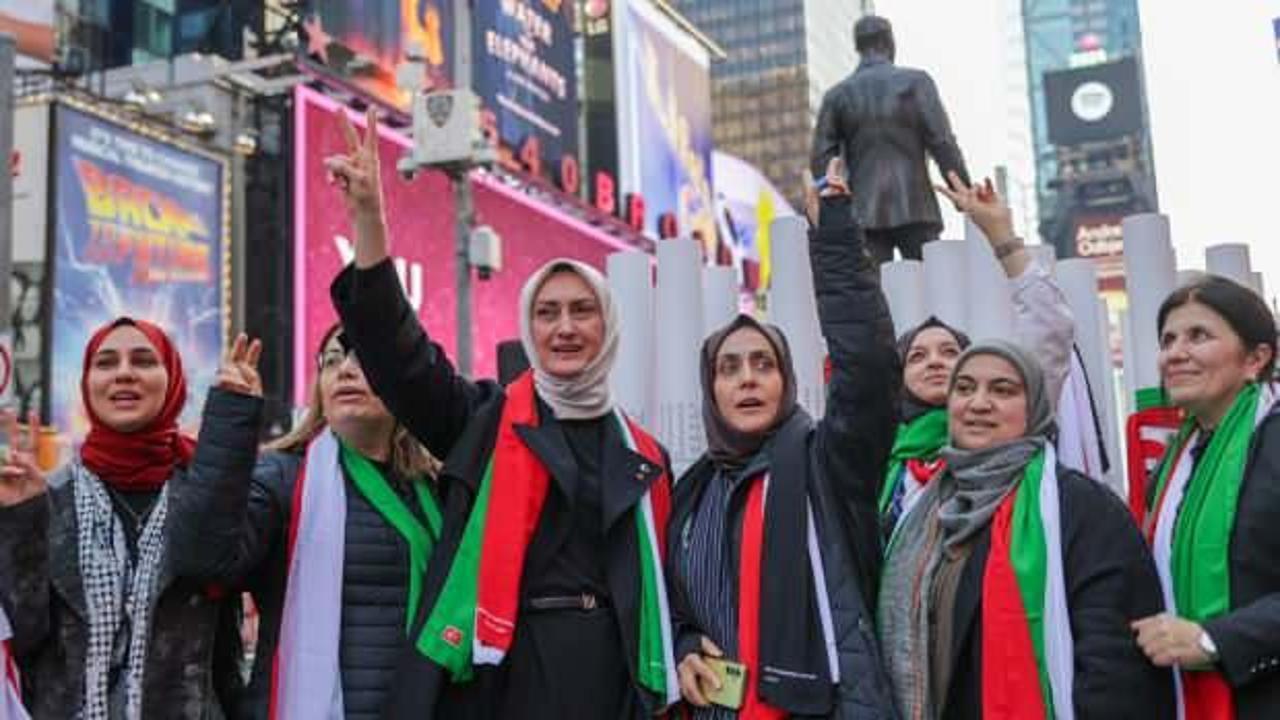 KADEM Times Meydanı'nda Filistinli kadınlarla dayanışma etkinliği düzenledi