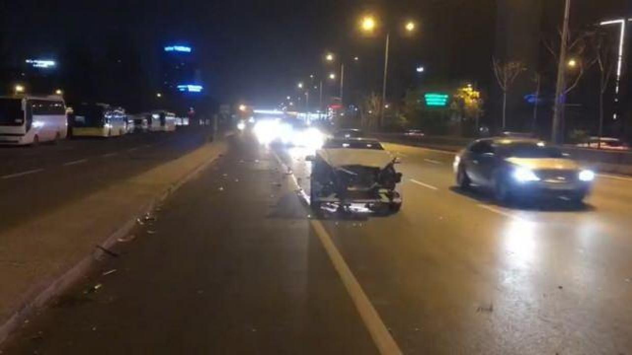 Kadıköy D-100 Kara Yolu'nda 2 araç çarpıştı
