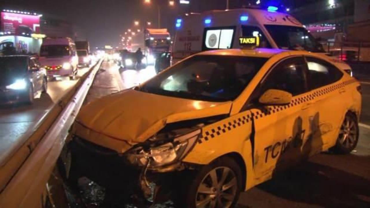 Kadıköy’de E-5’i kilitleyen zincirleme kaza: 2 yaralı