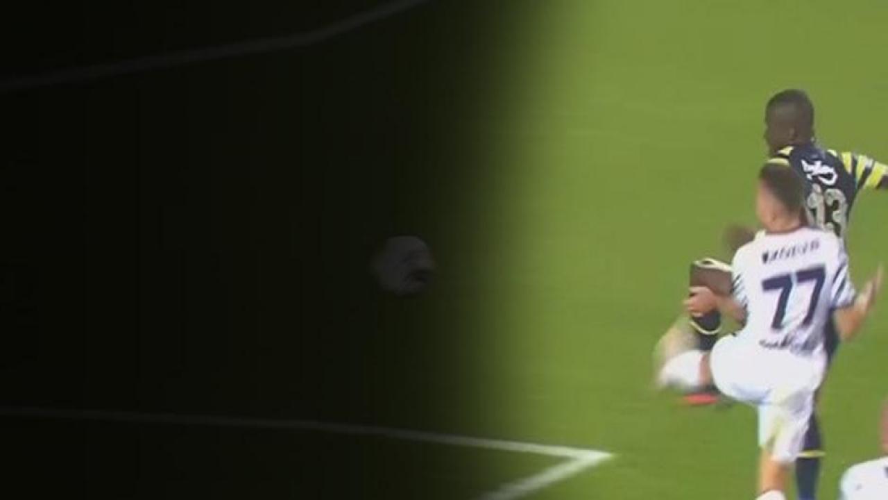 Kadıköy'de tartışmalı pozisyon! Fenerbahçe penaltı kazandı