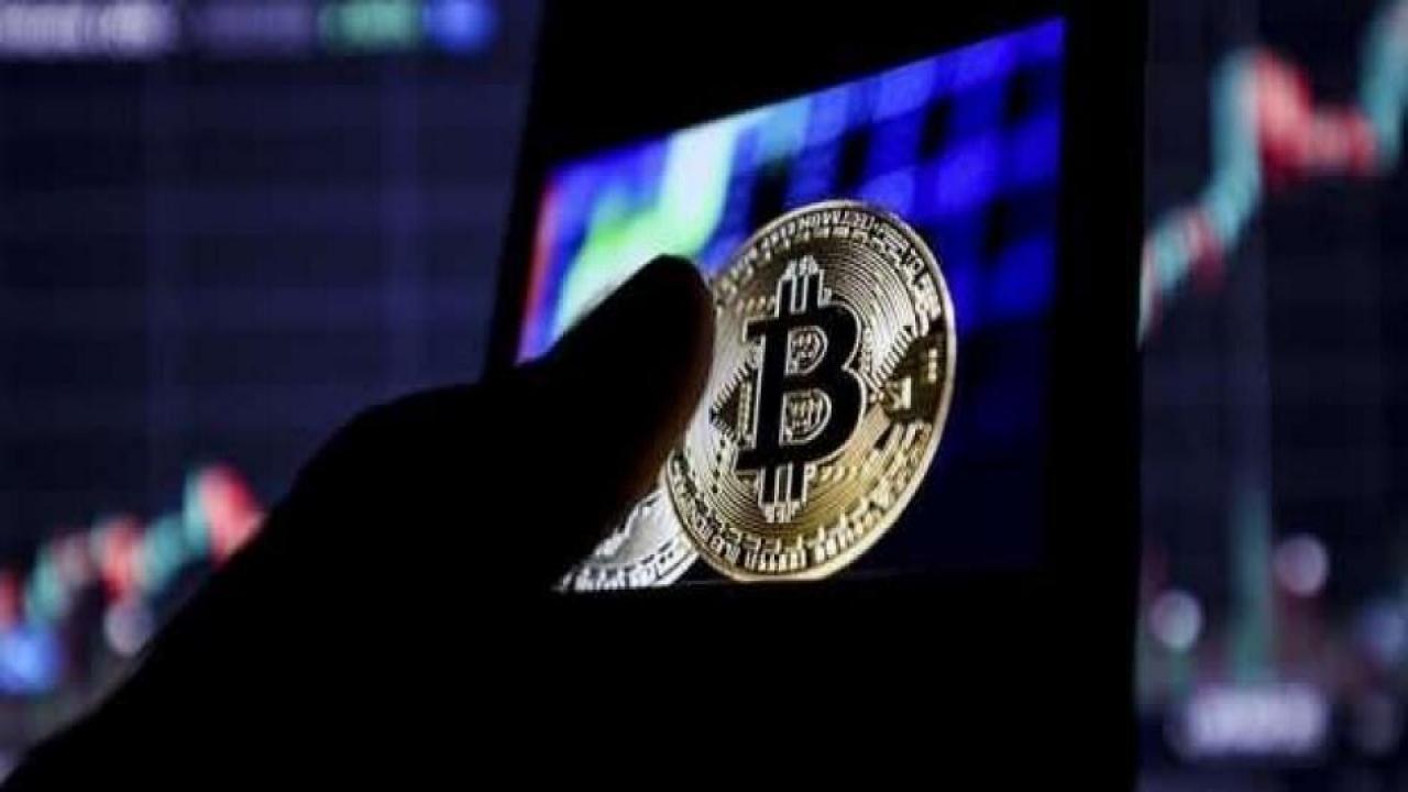 Kadınlar Bitcoin, erkekler altcoin alıyor!