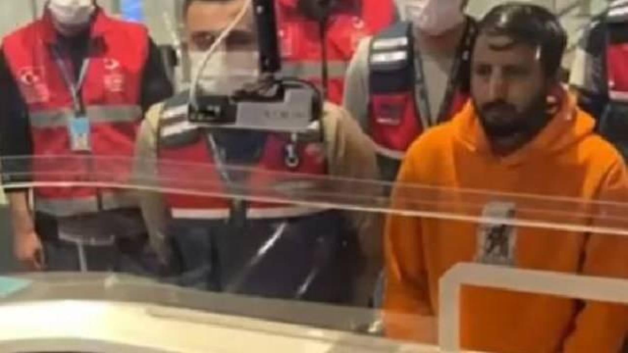Kadınların uygunsuz videolarını paylaşan Pakistanlıya sınır dışı