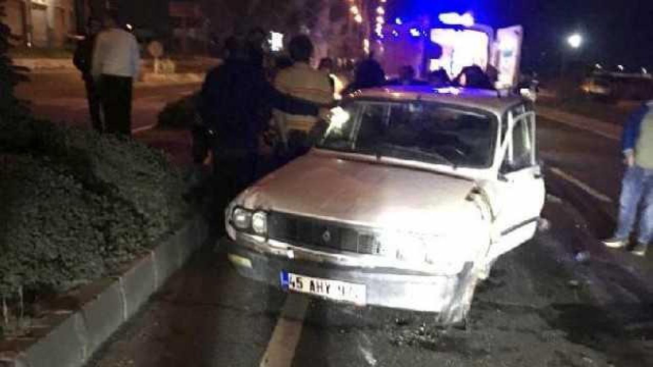 Kamyon ile otomobil çarpıştı: 4 yaralı