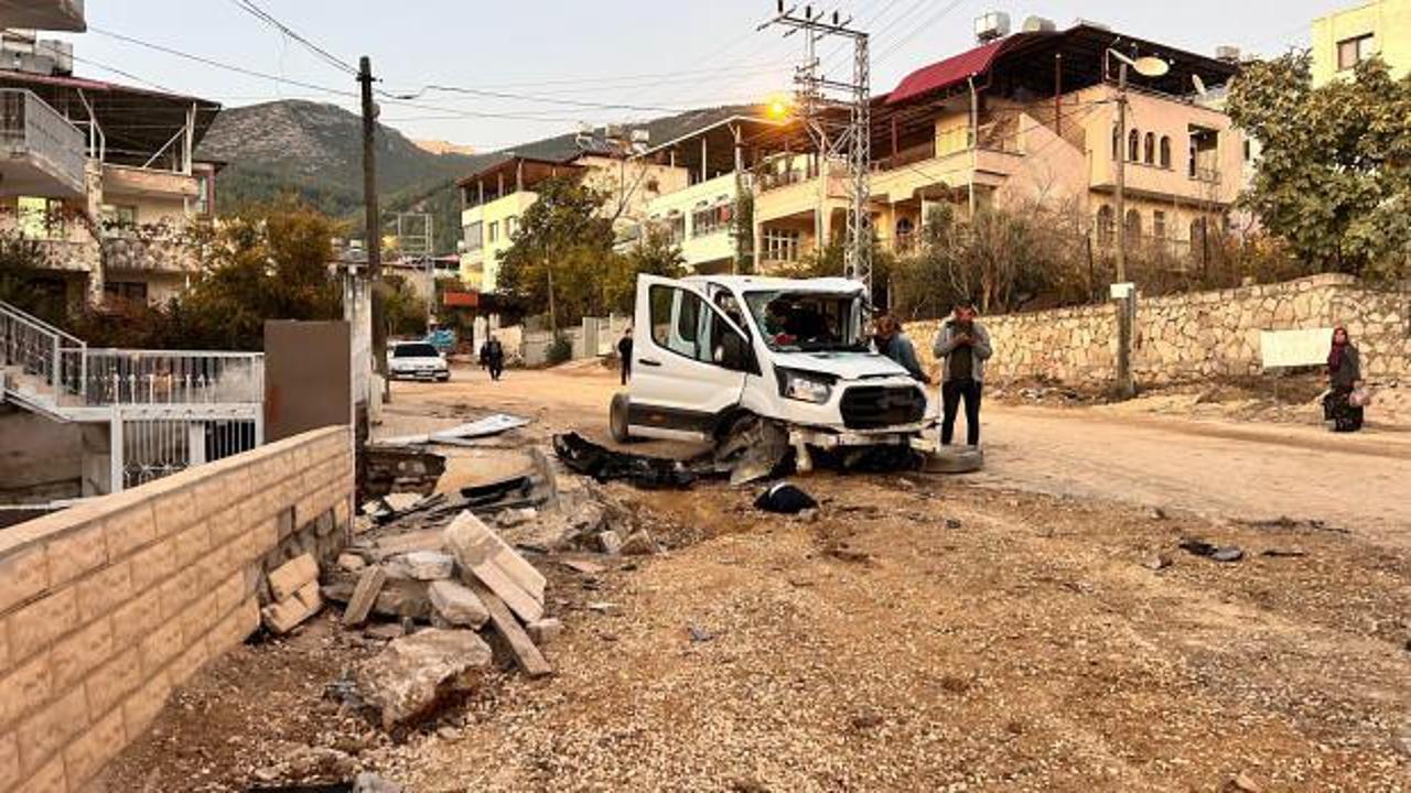 Kamyonun freni patladı! Ortalık savaş alanına döndü