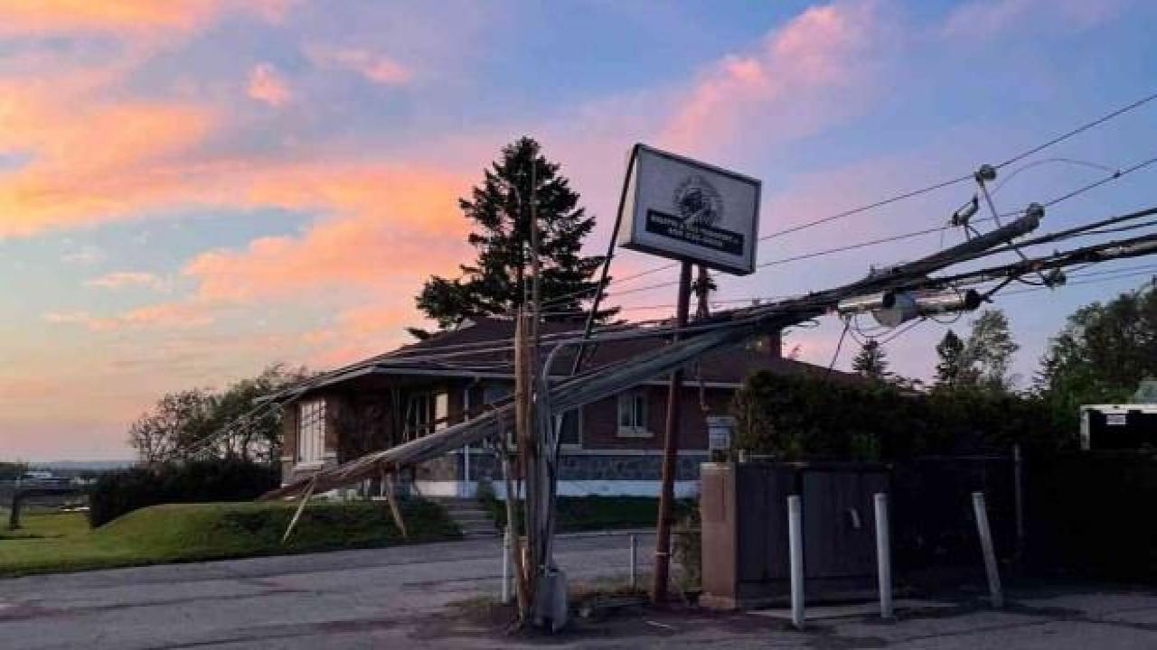 Kanada’da iki eyalette etkili olan fırtınada 8 kişi hayatını kaybetti