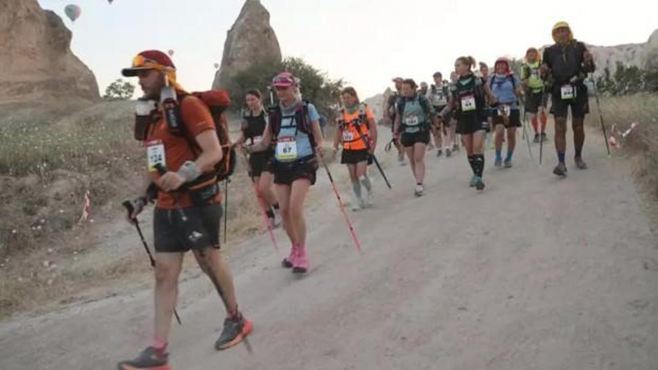 Kapadokya Çöl Maratonu'nda 30 kilometrelik koşu başladı