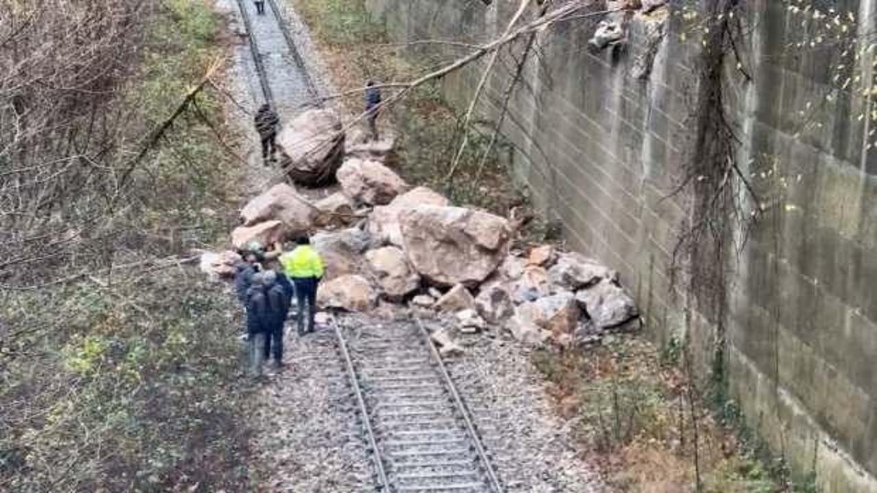 Karabük’te heyelan nedeniyle demir yolu ulaşıma kapandı
