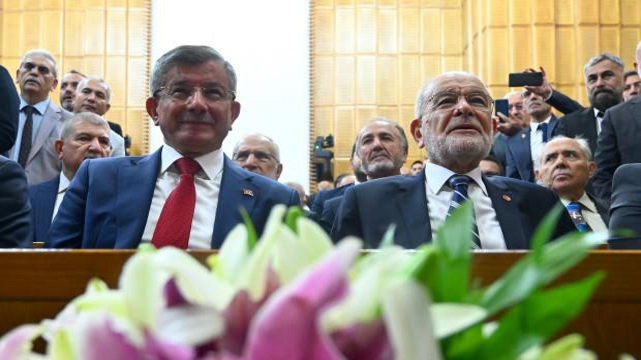 Karamollaoğlu ile Davutoğlu ortak grup toplantısı yaptı