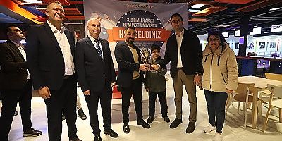 Kartal Belediyesi Bowling Turnuvası’nda Şampiyonlar Kupalarını Başkan Yüksel’in Elinden Aldı