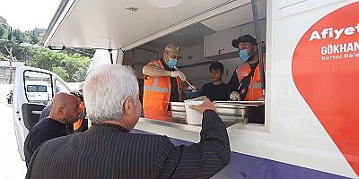 Kartal Belediyesi Hatay’da 225 Bin Kişilik Yemek Dağıttı 