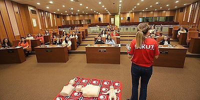 Kartal Belediyesi'nde '100 Kadın 100 Nefes' Projesi Başladı