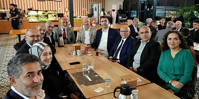 Kartal Belediyesi’nden Muhtarların Onuruna Yemek