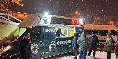 Kartal Belediyesi'nden Vatandaşlara Sıcak Çorba İkramı