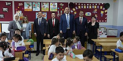 Kartal Belediyesi Yöneticileri Öğrencilerin İlk Ders Zili Heyecanına Ortak Oldu