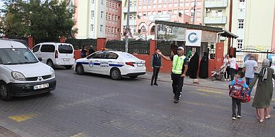 Kartal Belediyesi Zabıta Ekiplerinden 27 Okulda Trafik Uygulaması