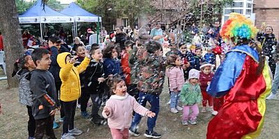 ‘Kartal Çocuk Şenliği’ Miniklerin Yoğun İlgisi Eşliğinde Başladı