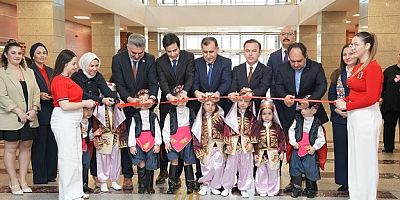 Kartal’da 23 Nisan Coşkusu: Minikler Bayramı Bayraklarla Karşıladı