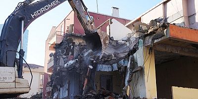 Kartal'da Metruk Yapılarla Mücadele: 13 Bina Daha Yıkıldı