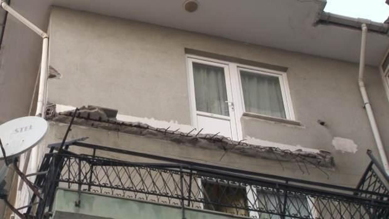Kartal'da 6 katlı binada balkon çöktü