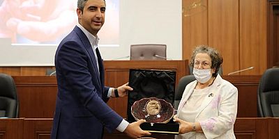 Kartallı Kadınlar, ‘Aile Okulu’ Eğitim Sertifikalarını, Başkan Gökhan Yüksel’in Elinden Aldı 
