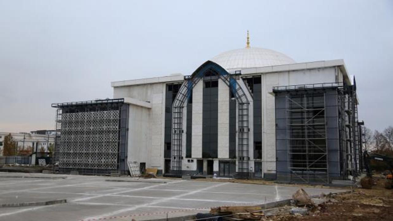 Kartepe'nin modern mimarili camisi yükseliyor