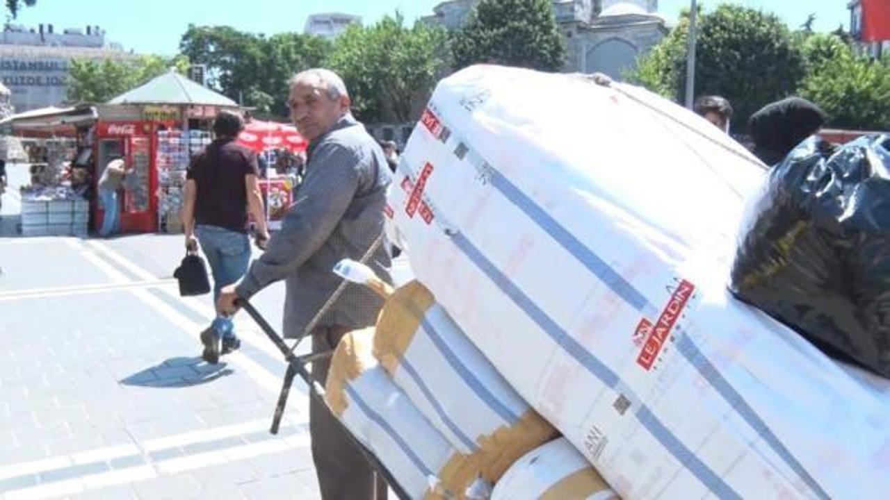 Kavurucu sıcaklar altında 200 kiloluk yük taşıyan hamalların zorlu mesaisi