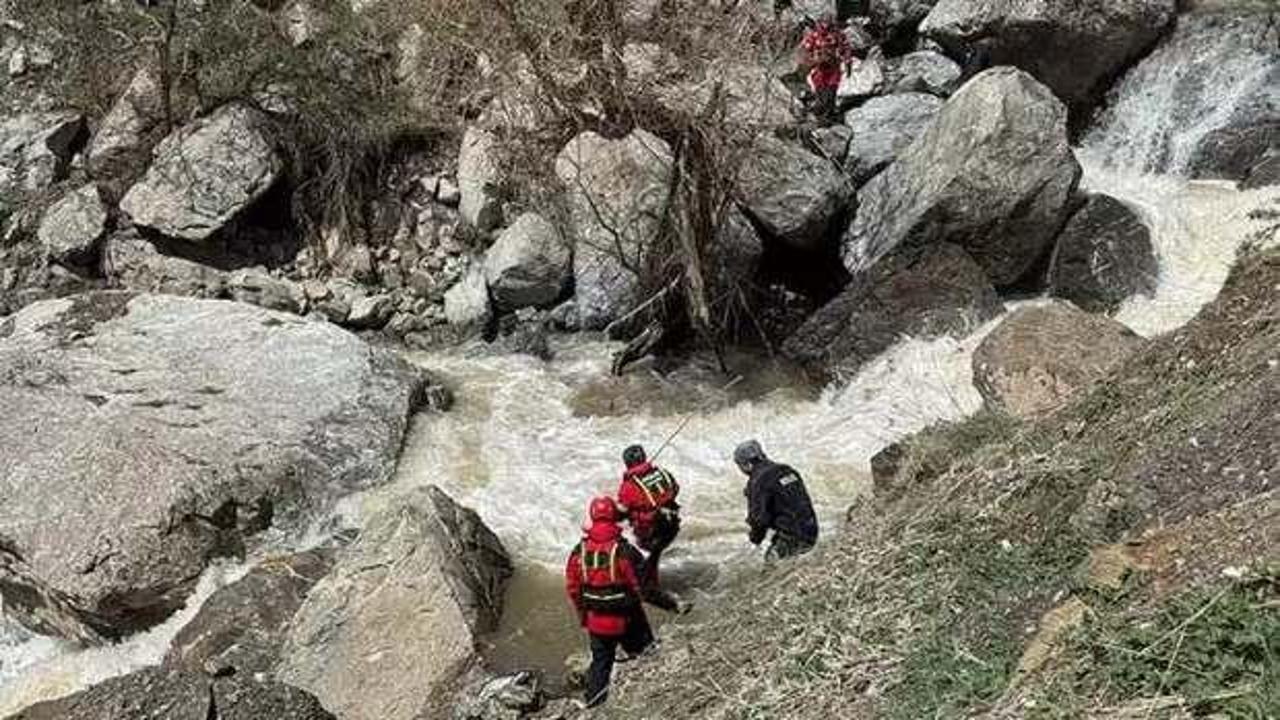 Kayıp kadını, 130 kişilik ekip arıyor